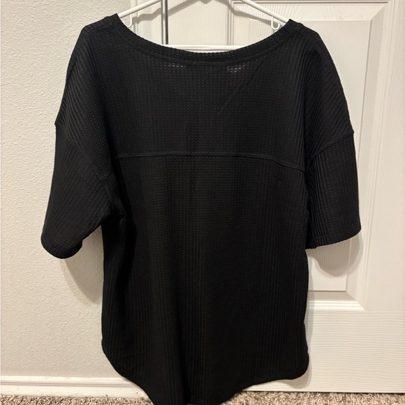 Black Textured Short Sleeve V Neck Top - Picture 4 of 7